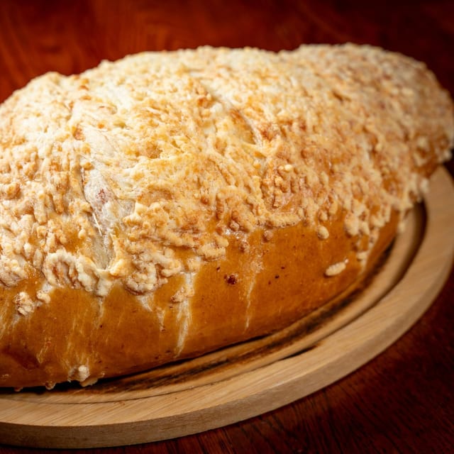 Cheese-Filled Bread (Pan Aliñado con Queso).