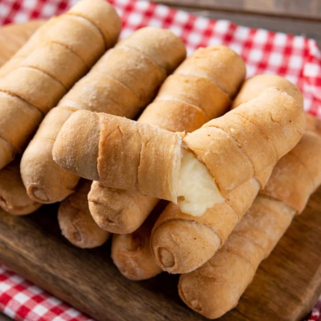 Fried Cheese Sticks (Tequeños).