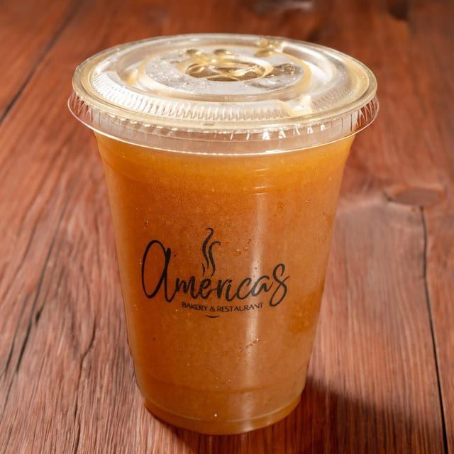 Sugar Cane Juice with Lemon (Aguapanela con Limón).