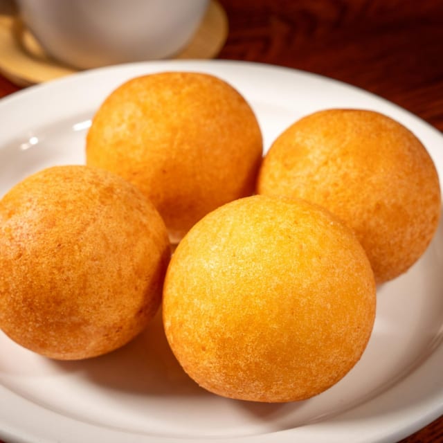 Cheese Balls (Buñuelos).