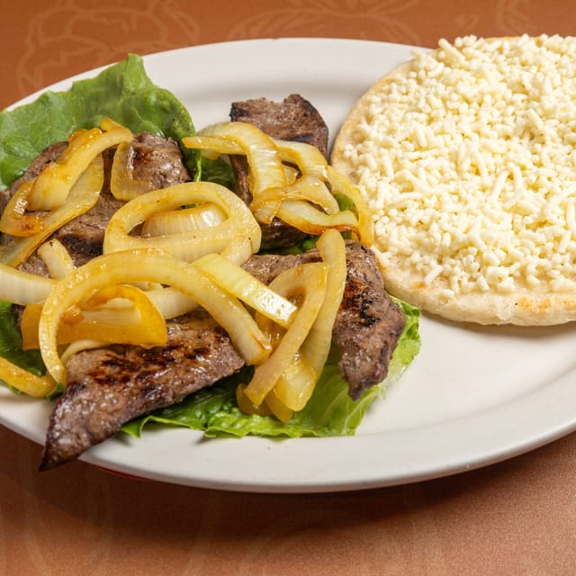 Beef Liver with Onions (Hígado Encebollado).